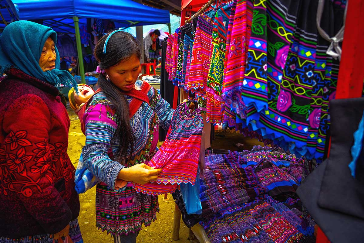 Colorful handicrafts and brocades at the bustling Pha Long market 
